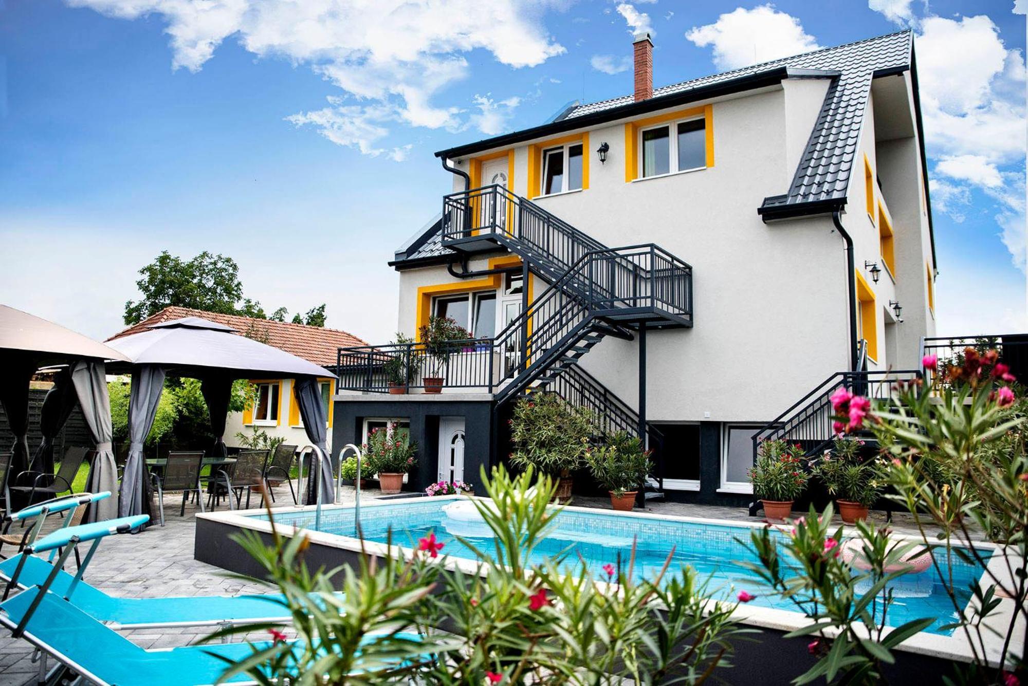 Vi-Li Panzio Bed & Breakfast Maklar Exterior photo